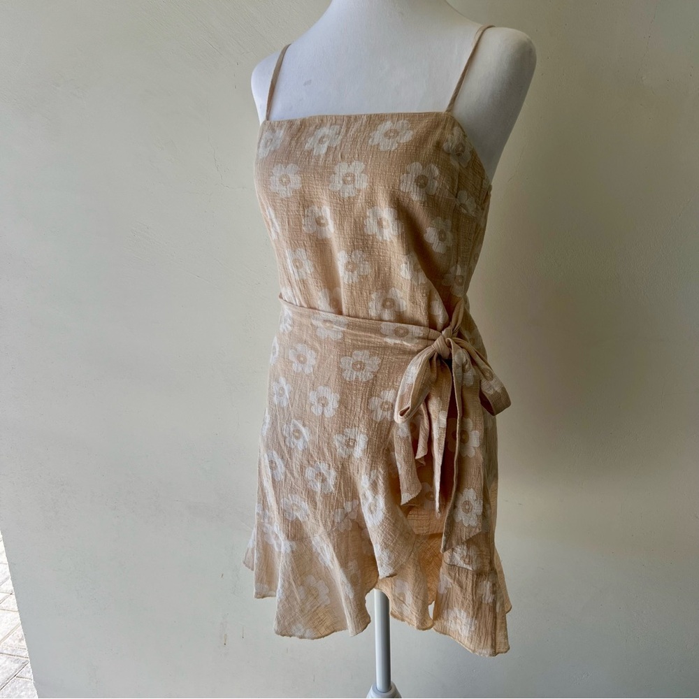 Princess Polly Floral Beige wrap Dress size 8 Y2K - Picture 3 of 9
